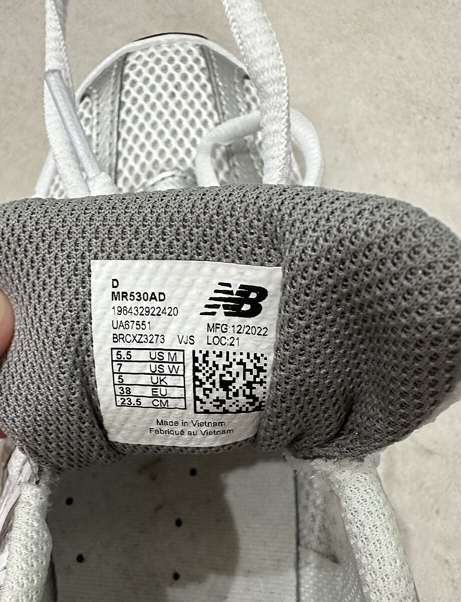 Хто носить жіночі кросівки New Balance 530, допоможіть з розміром ...